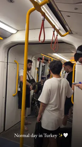 اكثر يوم طبيعي فالمترو في تركيا✨🤍#turkey #istanbul #تيك_توك_عربي #explore #تركيا 