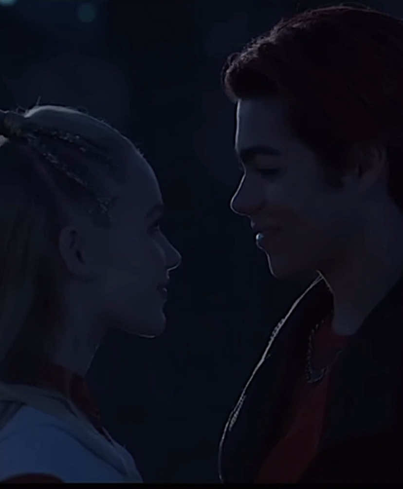 guys.. i really love editing victor and nova theyre such cuties. i legit can’t wait for z5 !! rm gre4sers #malachibarton #freyaskye #zombies4 #edit #foryoupage #like #viral @Malachi Barton @Freya Skye 