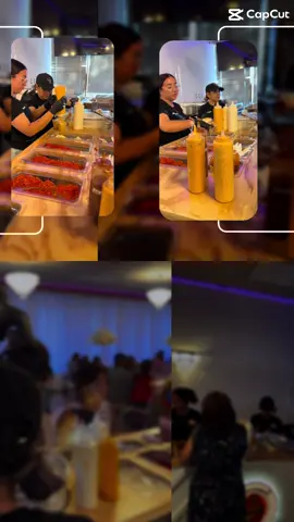 🌽🤤 “Si puedes olerlo… ya caíste en la tentación” 🔥 Elotes, Maruchan, Doritos, Tostitos y más… preparados al momento y con el toque casero que enamora 💛 📍 Eventos, fiestas o antojos… ¡nosotros vamos! #Elotes #MexicanSnacks #FYP #DenverFood #CarritoDeElotes #POV ##POVd#ComidaMexicana##FYPe#ElotesDenverr#CateringDenvere#ElotesYMast#EventosConSaborh#HotCheetose#ElotesEnVasoc#MaruchanPreparadaksDeliciosos