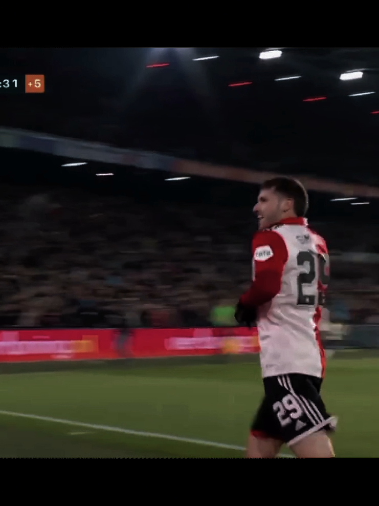 Bad editing Santiago Gimenez❤️🖤 #santiagogimenez #santigimenez #feyernoord #milan #acmilan #badedit #mexico #parati #fyp #foryou #fypage 