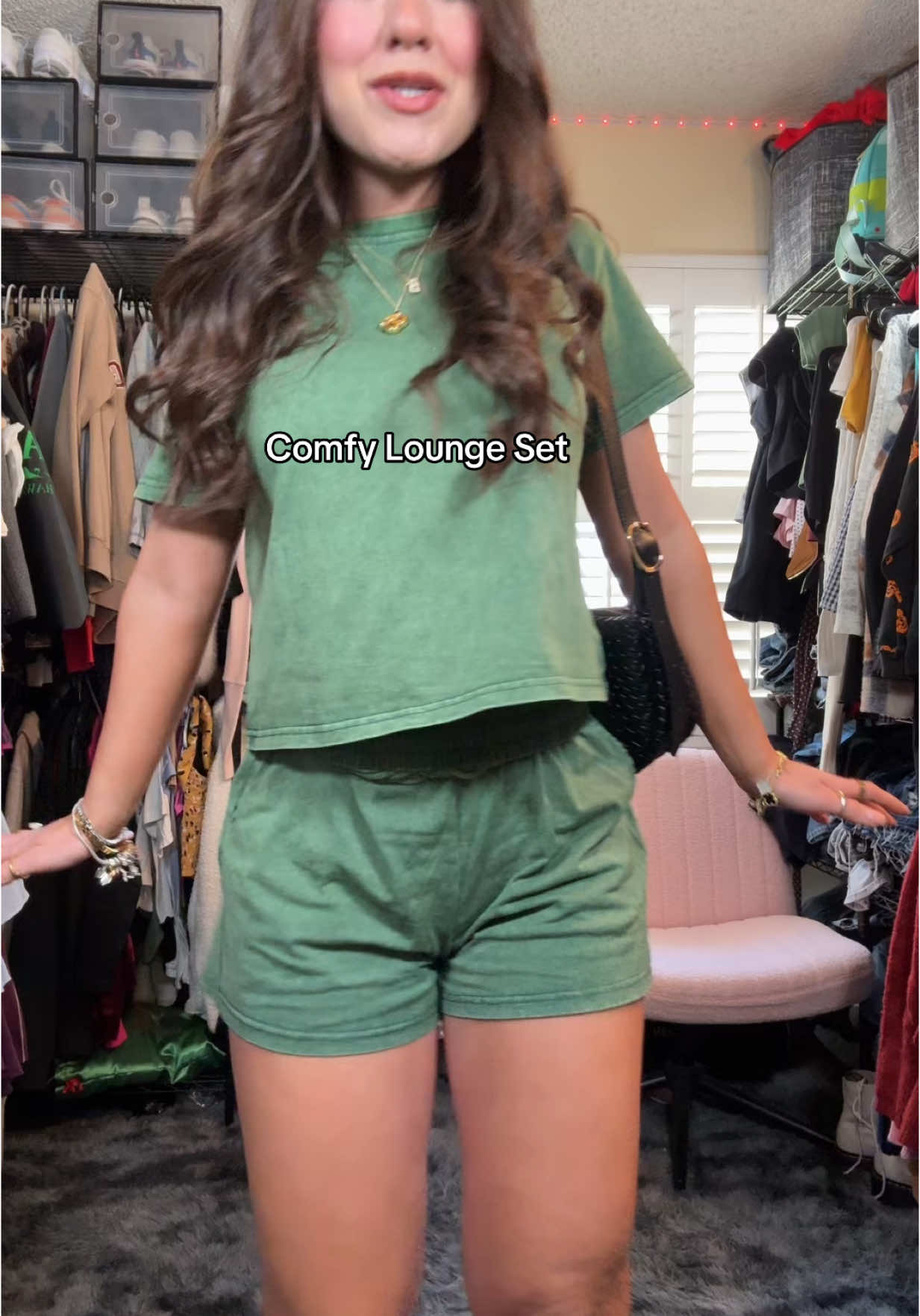 This set is soooo cute and comfy 💚💚 wearing size small #comfyclothes #loungewear #loungeset #loungewearstyle #loungewearset 