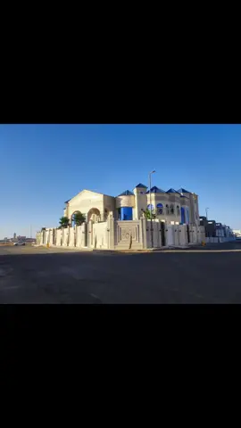 للبيع قصر فخم مخطط الراجحي شمال حائل  🔴 *للبيع قصر بحي الراجحي* 🔴 القصر على ثلاث شوارع بحي النرجس الراجحي سابقاً  خطوات  من طريق بقعاء -حائل والقصر عبارة عن فلتين منفصلة، درج داخلي  مساحة الأرض 1590 متر  مسطح البناء 3000 متر  🔻 ثلاث شوارع 🔻  شارع 15م شمالي بطول 16م + 6.49م  شارع 15م جنوبي 34.38م + 4.67م  شارع 15م غربي بطول 50م 🔘 *تفاصيل كل فيلا* 🔘 🔴 الدور الأرضي قسم الرجال : مجلس رجال زجاجي خارجي مجلس رجال داخلي ومقلط ودورتين مياه ومغاسل  حوش ومدخل مستقل 🔻 الدور الأرضي قسم النساء🔻  صالتين واسعة مسبح داخلي مع جلسة  حمام مغربي  صالة طعام مطبخ مفتوح  دورتين مياه ومغاسل  ركن حلاقة مصعد كهربائي  🔻 الدور الثاني🔻   جناحين ماستر كل جناح يتكون من غرفة نوم ودورة مياه وغرفة ملابس صالة واسعه و4 غرف نوم دورتين مياه  صالة رياضة 🔴 الدور الثالث : غرفة شغالة مع دورة مياه  غرفة غسيل  مطبخ غرفة  3 مخازن ملاحظه/ التفاصيل اعلاه لفيلا واحده من اصل فلتين مشابهه للاخرى   جديد وحصري ،،، حر السوم وصل 3 مليون و 500 الف صافي مكتب/ مهيب الشمآل العقاري ، رخصه1200006784 للتواصل. 0536942002 . . . #حايلندا #حائل #حايل #سعوديون #حائل_الان #عقارات_السعودية #حايل_بعد_حيي💕 #explore #عقاري_جو #فلل_مودرن #fypシ゚viral #explore #اراضي #منتجع #شاليهات #استراحات #fyp #اكسبلور #حائل_بعد_حيي #فرصة #شاليه #استراحة #explorepage #الشعب_الصيني_ماله_حل😂😂 #استثمار #تجاري #عروض 