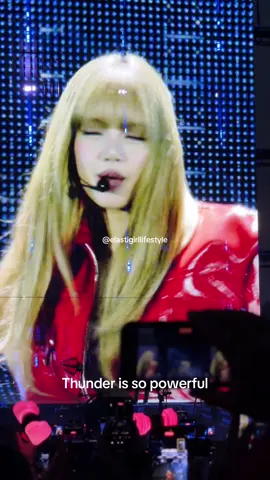 THUNDER IS THAT GIRL!!! #lisa #lalisa #jennie #rosé #blackpink #deadlineinmilan 