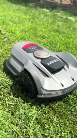 This robot mower actually is changing my life.. 🤖🚜 link in bio! #sunseekertech #SunseekerX7 #robotmower #lawn #lawncare @Sunseeker Tech 