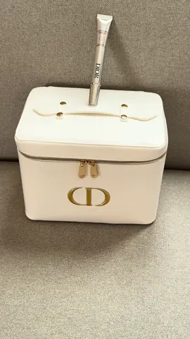 Dior beauty platinum birthday gift Spain 2025 💖 #dior #diorbeauty #diorbeautylovers #diorbeautyunboxing #diorbeautylover #diorbeautyprogram #loyaltyprogram #diorloyaltyprogram #diorplatinumgift #diorplatinum #diorbeautylover 