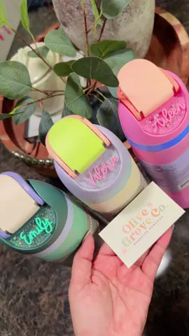 Is that Time Back to School📚✏️for the kiddos! Get them there @Owala waterbottles for this heat so they can drink fresh cold water throughout the day‼️Add there customized Name tag on Etsy with Olive Grove Co.🤍#olivegrovedesign @OliveGrove.Co 