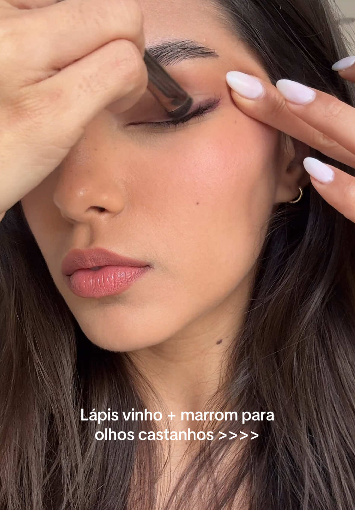 Realça muito o olhar e fica bem natural! #makeup #maquiagem #fyp 