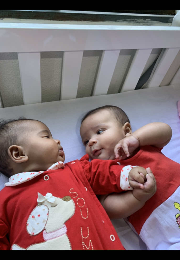 Mamães de gêmeos sempre dão um jeitinho 😝