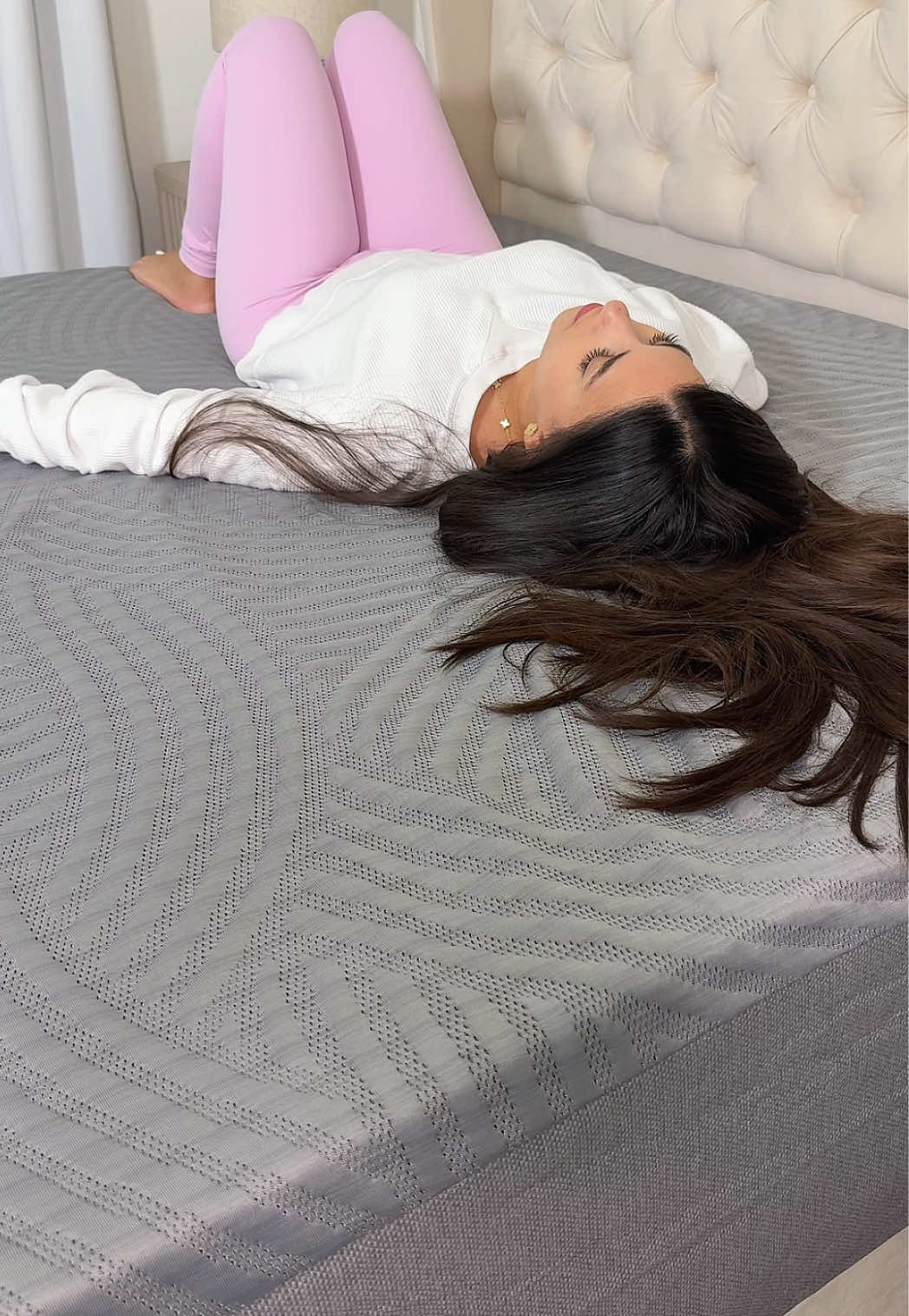 Colchón para personas calurosas que se mantiene a una temperatura fría y fresca todo el tiempo .Forro lavable ,de varias pulgadas y tamaño disponible. . . . @SweetNight home #colchon #mattress #coolingmattress #weightlesscoolingmattress #support #fiberglass #free #sleep #temperatureregulation #tiktokshopbacktoschool #dealsforyoudays #colchones #sweetnight #novilla #novillahome 