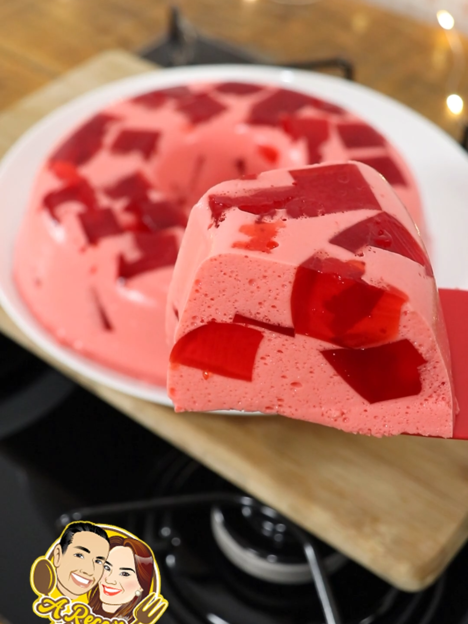 #sobremesa #sobremesafacil #sobremesasrapidas #domingo #fds #cozinhando #cozinha #receita #receitafacil #receitasfaceis #receitasimples #nossareceitadodia 🔴 INGREDIENTES DESTA RECEITA: 1° parte 2 pacotinhos de gelatina sabor morango (ou o sabor de sua preferência) 600ml de água quente 2° parte 2 pacotinhos de gelatina sabor morango (ou o sabor de sua preferência) 250ml de água quente 2 caixinhas de creme de leite 200g cada
