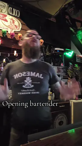 #therealmattyr #serviceindustry #bar #restaurant #Bartender #Bartok #bartendertok #funny #comedy #bartendingskit 