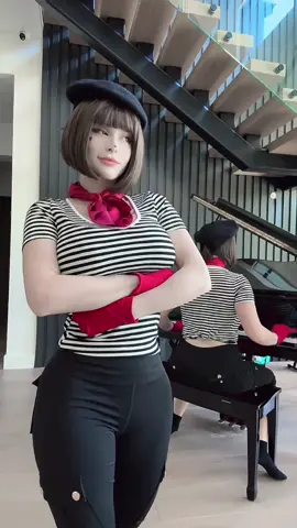 Can you keep up? W/ @Buttercupcosplays  #gothgirl #mimeanddash #clown #mime #cosplay 