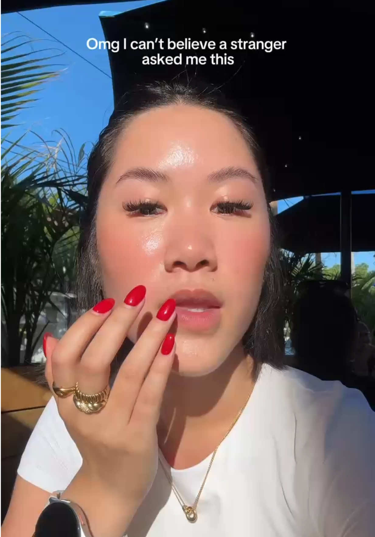 When your skincare routine is so good people think you’re wearing makeup 🙃🫣 I showed her the ANUA Moisturizing Rice Milk, which is what gives me that healthy skin look without any makeup ✨🤭 It’s super lightweight, brings the moisture back, and leaves my skin looking glowy not greasy 🫶🏻❤️ #summerskincare #koreanskincare #anuaskincare #makeuptipsandtricks #riceskincare 