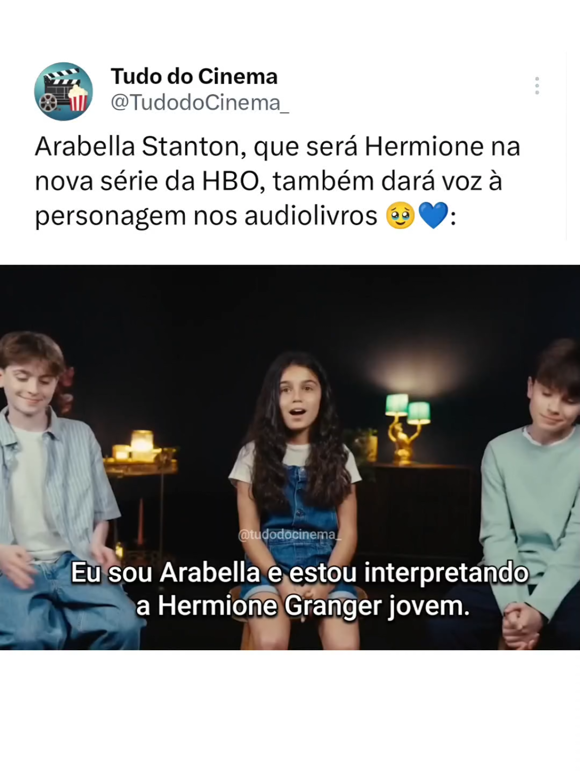 De acordo com o Deadline, a atriz interpretará Hermione nos três primeiros audiobooks, contracenando com Frankie Treadway (Harry) e Max Lester (Ronny Weasley). Nos quatro últimos volumes, Nina Barker-Francis, Jaxon Knopf e Rhys Mulligan irão assumir as vozes do trio de protagonistas 🪄💙 #ArabellaStanton #HarryPotter 📽️ TODAY (Reprodução) 🗞️ @omelete . . . #filmes #hermionegranger #hp #hpbrasil #danielradcliffe  #rupertgrint #ronweasley #hermione #serie #filme #cinema #séries #trechosdefilmes #hbo #hbomax #curiosidadesgeek #filmeseseries #entrevistas #entrevista #filmesnetflix #amofilmes #amoseries #curiosidades #netflixbrasil #fyp #fy 