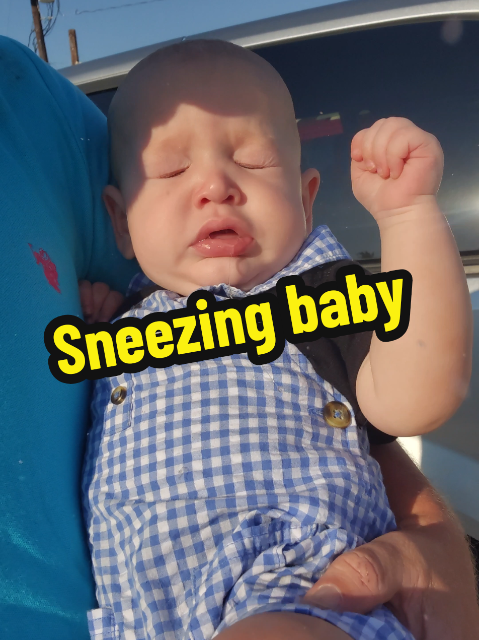 it makes me laugh every day! #afv #sneezingbaby #sneezing #funny #viral #foryou #fyp 