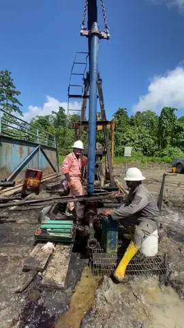Pekerjaan yang sangat-sangat seru, mencari harta karun dari sisa fosil HEHEHE #espindonesia #esp #oilandgas #onshore #submersible 