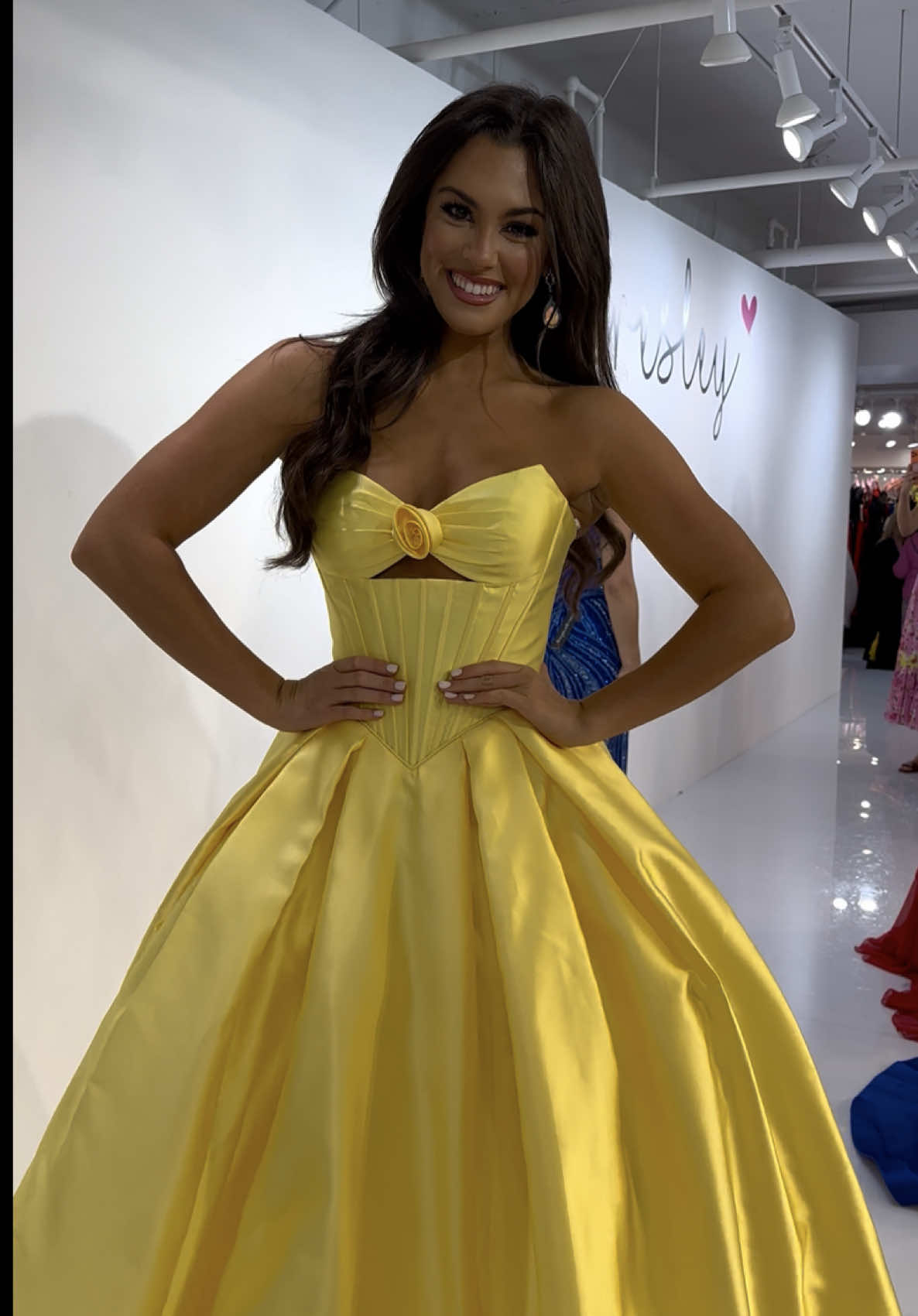 Spent the day with @Ava Presley Official 🌼⭐️💐 #JewelsGems #ItsFromJewels #AvaPresley #YellowDress #Ballgown #PromDress 