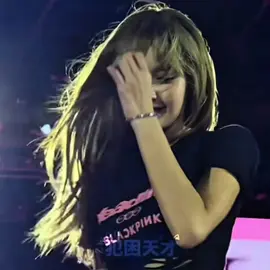 Lisa's so beautiful #DEADLINEiMILAN_LISA #lisamanoban #lalalalisa_m #lilieslovelisa #blackpinkworldtour 
