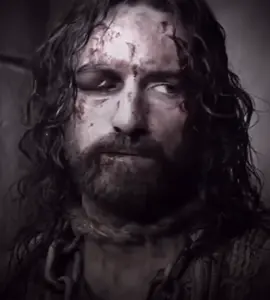 🛑 One Look That Changed Everything 🛑 In The Passion of the Christ, actor Pedro Sarubbi played Barabbas—the violent prisoner who was freed instead of Jesus. But something incredible happened during filming. As Jesus (played by Jim Caviezel) looked at him in that intense moment… Pedro said he felt a gaze full of love, mercy, and truth—so deep it pierced his soul. He later shared: “It wasn’t acting. In that moment, I wasn’t Barabbas… I was myself. And Jesus was looking at me.” That one look—on a film set—ignited a fire of faith in Pedro’s heart. Though he had known religion, he says that moment brought him face to face with Christ, and he was never the same. 📖 Sometimes, one encounter with Jesus is all it takes.  Ave Christus Rex  #jesus #christian #jesuslovesyou #fyp #christiantiktok #amen 