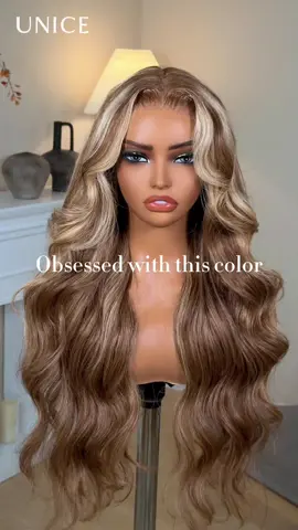 This hair color 😍🙌💃🏼so fireeeee🔥#unice #unicewig #unicehair #gluelesswig #lacefrontwig #byebyeknotswig #knotlesswig #unicepromo #tiktokshopbacktoschool #rushtok2025 #novatopfind 