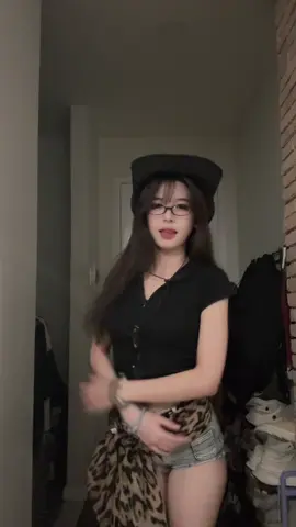 co gai dam dang. 🫨