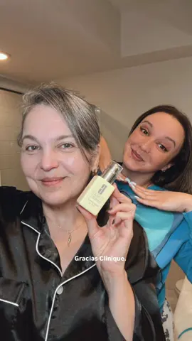 This classic brings back so many memories ✨ As a little girl, I used to watch my grandmother apply @clinique — and now, I’m the one sharing with my daughter the importance of loving and caring for her skin. Dramatically Different Moisturizing Lotion SPF 35 delivers hydration, sun protection, and that healthy glow I’ve always admired 💛 📍Link in bio for more details. Este clásico me trae tantos recuerdos ✨ De niña solía ver a mi abuela usar @clinique, y ahora soy yo quien comparte con mi hija la importancia de cuidar su piel con amor. Dramatically Different Moisturizing Lotion SPF 35 es hidratación, protección solar y ese glow saludable que siempre he admirado 💛 📍Link en mi bio para más detalles. #giftedbyclinique #miamiinfluencer #miamilifestyle #digitalcreator #miami #ugccreator #contentcreator #skincare  @Clinique 
