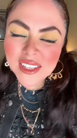 Cantando la canción malandramente #Maridemichoacan #cantando #umor #comedia #comediahumor #fank #pageforyou #fyp 