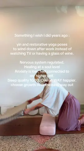 Something I wish I did years ago: slow down after work instead of numbing out 🕯️ This yin + restorative yoga flow is how I decompress, release tension, and support my nervous system after a long day. You don’t have to earn rest. You just have to choose it. #restorativeyoga #nervoussystemhealing #nervoussystemregulation #HealingJourney #holistichealing #yogaformentalhealth #yogapractice #spiritualawakening #yogateacher 
