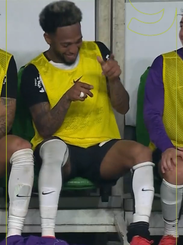 José Martínez puxou a dancinha no banco do Corinthians. O time vai eliminando o Palmeiras na Copa do Brasil #Palmeiras #Corinthians #CopadoBrasil #Futebol