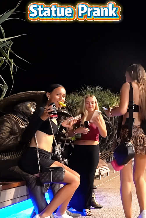 Statue prank🤣🤣 She actually sat on my lap🤣🤣 #fun #funny #bushman #prank #scaryprank #haha #fyp #foryou #sofunny #scary #statue 