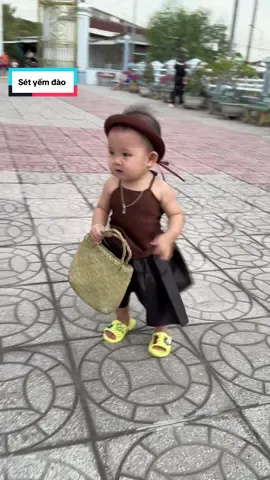 Có con gái hôt1 bộ cho con đi mấy bà cưng xỉu #dochobe #setyem #setyemdaolua 