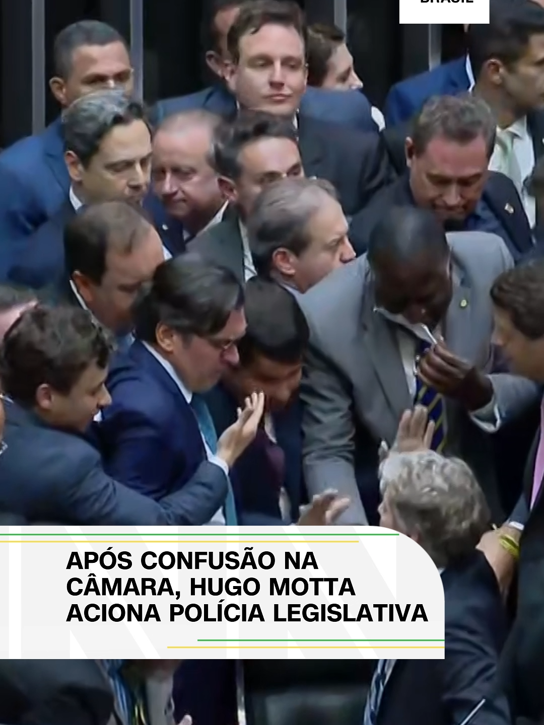 O presidente da Câmara dos Deputados, Hugo Motta (Republicanos-PB), acionou a Polícia Legislativa após uma confusão no plenário da Casa Legislativa nesta quarta-feira (6). A situação começou quando a oposição ocupou a Mesa Diretora em protesto contra a prisão domiciliar do ex-presidente Jair Bolsonaro (PL) e a favor do impeachment Alexandre de Moraes, do STF (Supremo Tribunal Federal), e para pautar o projeto de anistia aos condenados do 8 de janeiro de 2023. Após horas de negociação, Motta disse que sua gestão nao será omissa para decidir qualquer tema. #CNNBrasil #CNNPolitica #AlexandredeMoraes #Deputados #Anistia