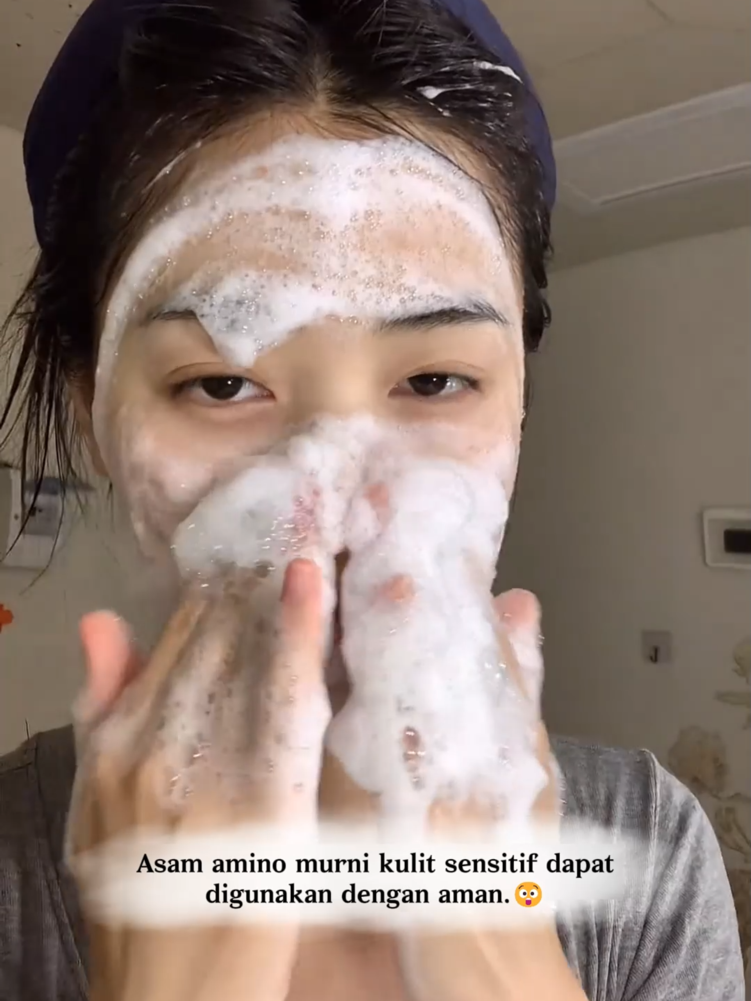 Busa lembutnya bikin jatuh cinta🤍#SkincareFirst #skincareisselfcare #KulitSehat #CleanSkin #rekomendasi #chaloneseglow #bpomdanhalal✅ #bumilbusuiaman🥰 #rekomendasiskincare #wajahbersih #wajahcerah #bersihkanporipori #promoskincare #chaloneseskincare #diskonakhirbulan #foryourbeauty #PromoGuncang88 #GajianSale #Bigsale88 #facialwash