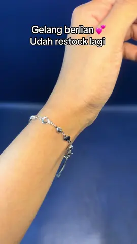 Gelang 🥰 #aksesoris #fashion #fypシ゚ #wanita #style #slayy #trend #acc #koreanstyle #antikarat #titanium #estetik #gelangtitanium 