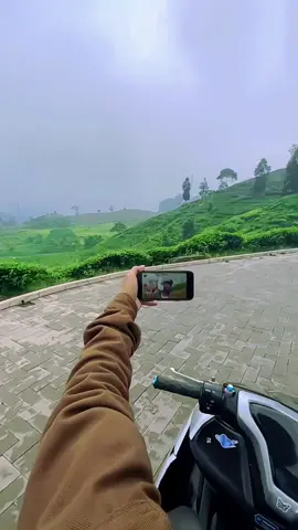 Aku, kamu , dan telaga saat🫶🏻   #puncak #telagasaatpuncak #telagasaatpuncakbogor #bogor #bucin 