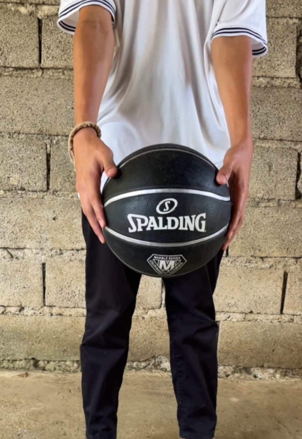 Solid nitong bola nato mga boss makapal at maganda ang quality napaka affordable pa nyan🏀🤩 #ball #basketball #spalding #player #LIVEIncentiveProgram #LIVEStory #PaidPartnership 