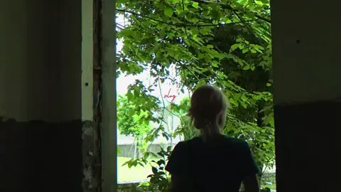 Một ngày nào đó, anh sẽ nhớ em chứ. Không phải là hôm nay, không phải là ngày mai, không phải là tháng sau, hay tháng sau nữa, anh bận rộn lắm, em biết. Còn em thì dần mờ nhạt trong cuộc đời anh rồi. Nhưng một ngày nào đó, khi anh hoàn thành xong công việc, hay ngồi trong một quán cafe đơn giản nào đó, khi anh đang tưởng chừng như cuộc sống của mình đang rất ổn. Đó là lúc nỗi nhớ về em ùa về và đánh gục anh, ngay lúc mà anh ít ngờ đến nhất. Liệu rằng anh sẽ nhớ em chứ, nhớ cái cách em thương yêu anh, nhớ cái cách em đã khiến anh cảm thấy vui vẻ và ấm áp thế nào, nhớ cái cách em luôn chân thành ở đây chờ đợi anh... Anh sẽ nhớ chứ...??? #BạcHàXanh #bachaxanh #ydinh_2511 