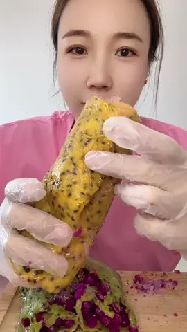 #iceeatingasmr @M O A N A 🌛 