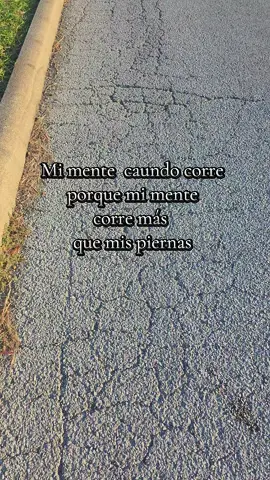..¿por qué estoy haciendo esto si nadie me persigue?” #Running     #corriendo #runningmotivation #motivada #roadto1kfollowers  #latinas #ayudameacrecer 