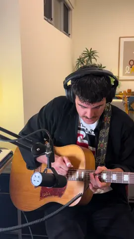 My favourite thing to jam right now, stanky blues funk for your Thursday #blues #acousticguitar 
