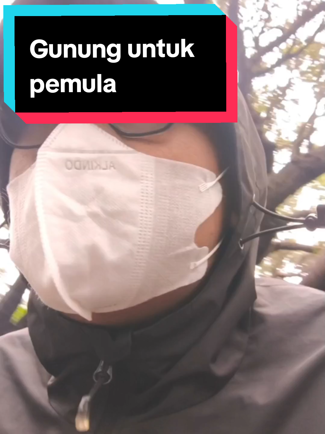 Mendaki Gunung Pati Saat malam 5 Wage memiliki kesan yang berbeda. Saya mencium aroma dupa dan wangi bunga di beberapa area. Saya juga berjumpa dengan salah satu turus yang hendak berdoa di Gunung Pati. Berbeda dengan kita pecinta alam yang suka menikmati sunrise di puncak gunung, para Turis ini berencana turun setelah shalat dzuhur. Ada juga yang turun di malam hari. Jadi saat sore hari, mereka sudah kembali di bawah. Namun ada juga yang baru naik di pagi hari karena beberapa alasan Apakah ada yang pernah mendaki saat malam wage? Coba share di kolom komentar ⬇️ ib:@zulqamahendra  #pendaki #pendakigunung #pendakiindonesia #mendaki #gunung