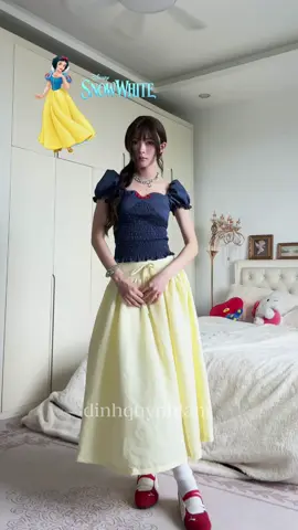 💁🏻‍♀️💙💛🖤🪩 #dqlootd #OOTD #OOTD #outfitinspo #snowwhite #mickeymouse  #disney #princess #viral #trending #disneyoutfits @by.aisytum 