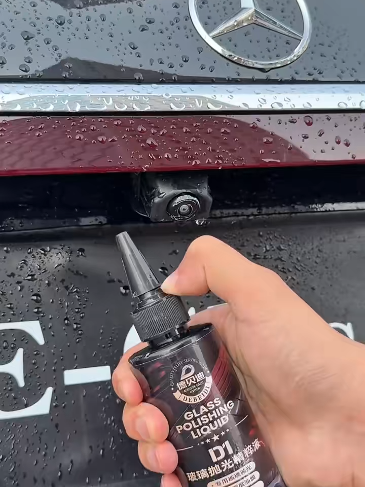 又到了除油膜的季節，玻璃有油膜總是模糊不清，影響駕駛，試試這個