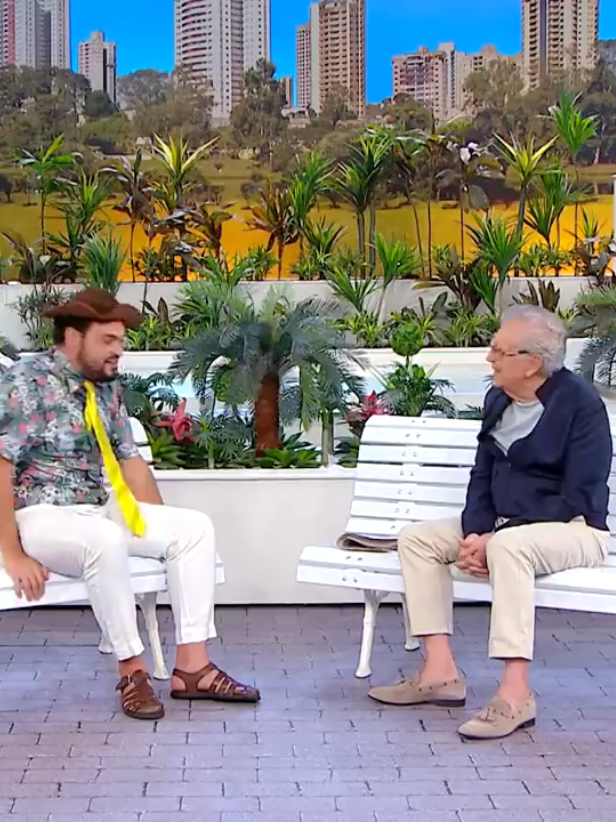 são três botão de rosa cazalbé 😂😂😂  #sbt #praçaénossa #standupbrasil #piadas #risadasengraçadas #carlosalbertodenobrega #carlosalberto #praca #apracaenossa #apraçaénossa #risadas #matheusceara 