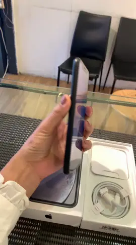 IPHONE XR INTER (READY STOCK) Spesifikasi: - Memory Internal 64gb - Warna BLACK Kondisi: - Kondisi fisik mulus  -Segel HARGA=2,900k BARANG ISTIMEWA