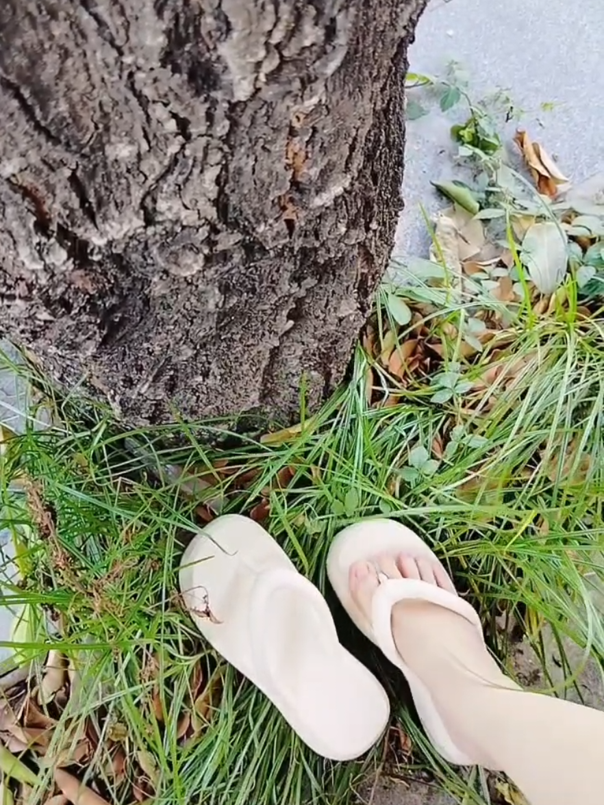 dép đẹp mag lên tôn dáng ưg lắm luôn nè mấy chị #depchongnuoc #depquaikep #depchongtrontruot #nguyenlien69 