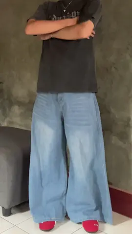 This baggy pants >>> #baggypants #baggyjeans #streetwear #baggypantsformenandwomen #fyp 