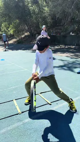 Coordinate your legs with your shot. Stay low and rotate your shoulders on time #tennisfitnesssanjose #tennislife #теннис #training #tennisfun #tennisfootwork #performance #Fitness #tennisplayer #GlowUpCetaphil 