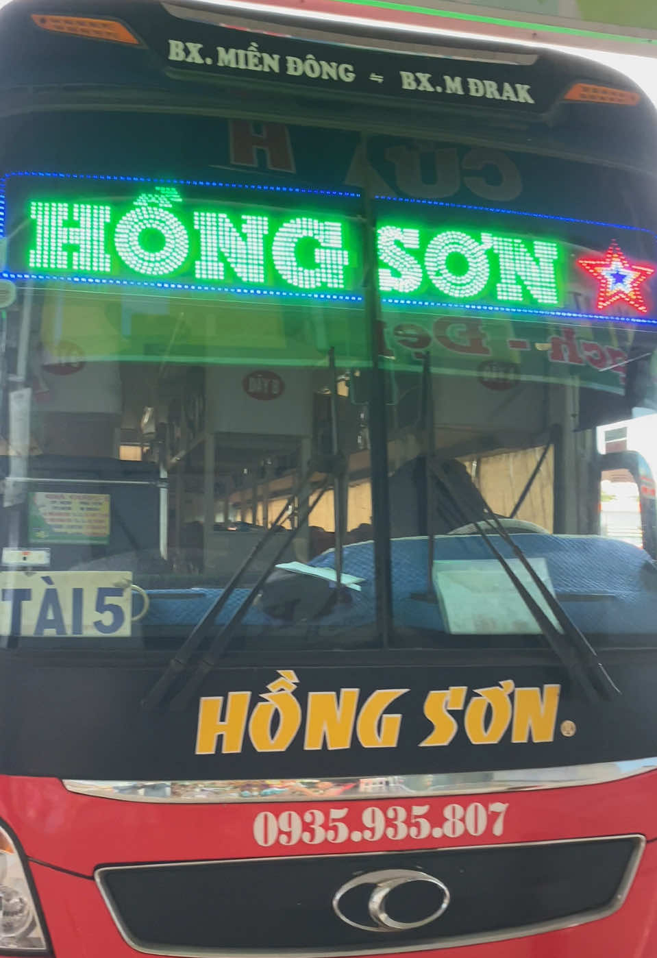 Cặp đôi chân dài nxe Hồng Sơn Limousine chờ đợi quý khách hàng thân yêu đầy đủ để lăn bánh về Phú Yên nha cả nhà yêu 🥰🥰💐🇻🇳@Tr Vann #hongsonlimousine #xekhachhongson78 #xekhachvietnam#hongsonpy #78phuyen_chaomoinguoi💛 #78phuyen #phuyenquetoi #phuyen #phuyen78 #xuhuong2025 