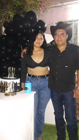 Muchas felicidades 🎂🎉 Siempre quiero ser quien esté festejando tu vida muchas bendiciones hoy y siempre mis mejores deseos para ti sabes qe te qiero demasiado y no me alcanza las palabras la vida y a dios por ponerte en mi camino 🫶🏻❤️ te quiero mucho🙌🏻🤗☺️😘 #cumpleaños #tequieromucho 